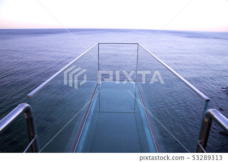 高高在上的玻璃天文台 53289313