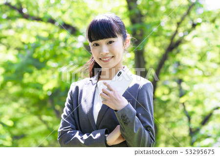 [Fresh green] Business woman 53295675