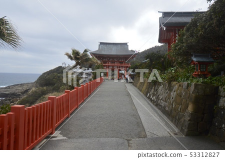 從區域看到的Shishido Jingu的塔門(宮城縣日本市宮城王子宮3232) 從區域看到的Shishido Jingu的塔門(宮城縣日本市宮城王子宮3232) 53312827