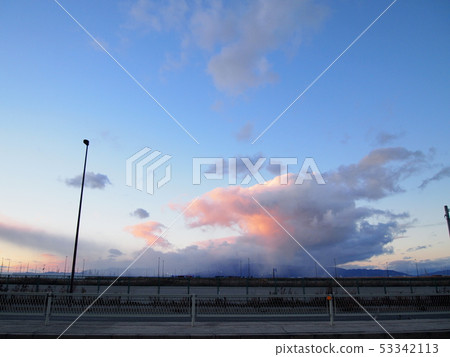 Magic hour cloud streetlight Magic hour cloud streetlight 53342113