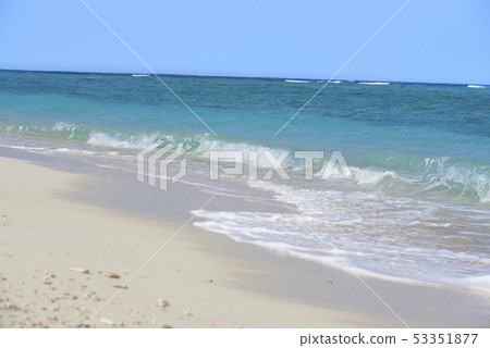 [Sesoko Beach] Okinawa Prefecture Sesoko Island coast superb view blueout early summer 53351877
