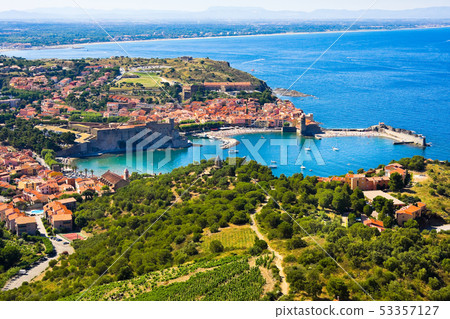 Collioure, houses and medieval fortress walls 53357127