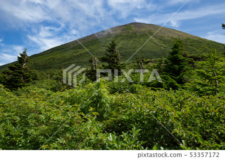 岩手山(從燃燒的小路上抬頭看山頂) 岩手山(從燃燒的小路上抬頭看山頂) 53357172