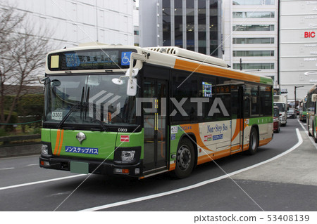 Toei bus in front of the east exit of Ikebukuro Station (Kusa 64: Sugamo Office / New Erga) 53408139