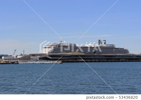 ■ □ Kanagawa Prefecture □ ■ Yokohama · Osan Bridge and luxury cruise ship (Welsterdam) 53436820