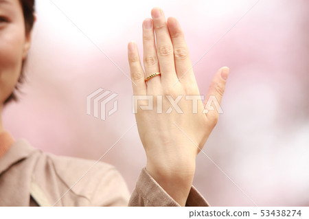 Woman showing a ring 53438274