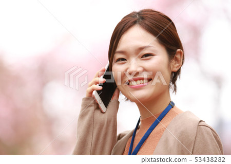 Female employee talking on the phone 53438282