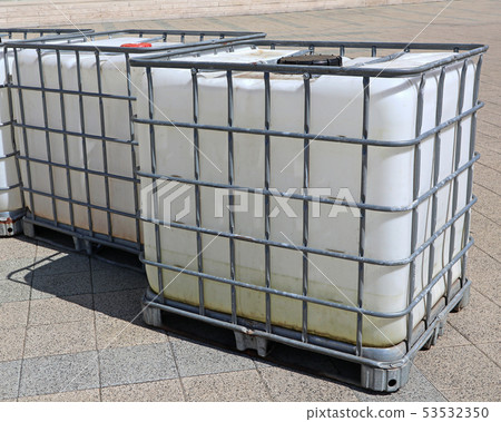 Large plasctic water containers outdoor Large plasctic water containers outdoor 53532350