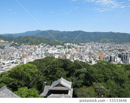 從主塔(東側道後溫泉方向)觀看松山城 從主塔(東側道後溫泉方向)觀看松山城 53533646