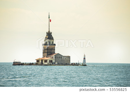Cityscape of Istanbul with Maiden's Tower in sea 53556825