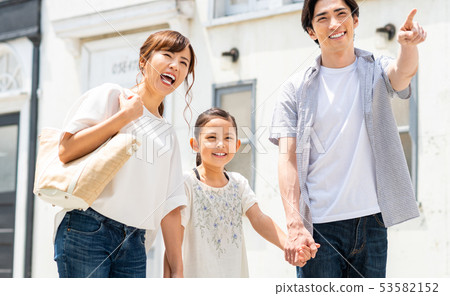 一個家庭 53582152