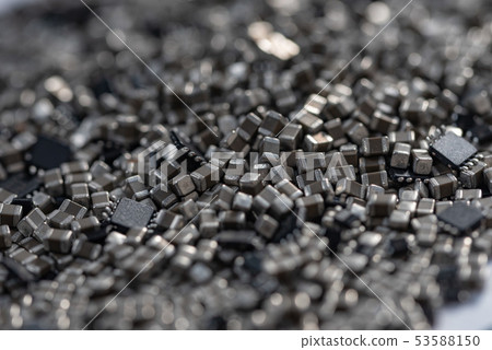 Many electronic components (chip ceramic capacitor and op amp IC) 53588150