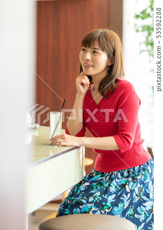 Woman     53592288