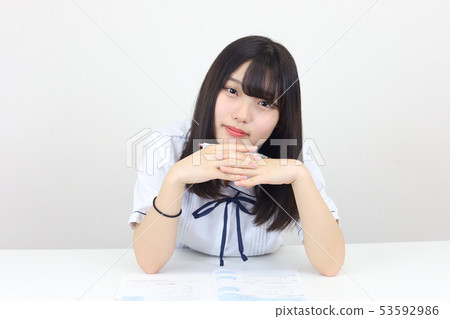 在這樣結束了嗎?穿著制服的高中女生盯著1 在這樣結束了嗎?穿著制服的高中女生盯著1 53592986