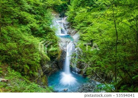 Fresh green nishizawa valley seven waterfalls five steps waterfall 53594041
