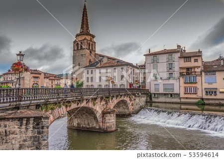 Bridge and church in the village of Saint Girons. 53594614