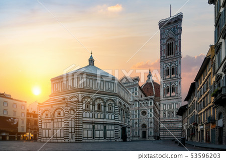 Dawn and Basilica in Florence 53596203
