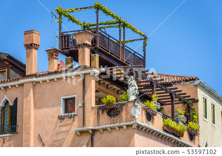 Old house with beautiful balcony, Venice, Italy Old house with beautiful balcony, Venice, Italy 53597102