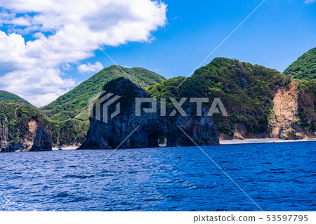 (靜岡縣)從船上看到的西伊豆/千日野遊輪海岸線/ Sennikumon (靜岡縣)從船上看到的西伊豆/千日野遊輪海岸線/ Sennikumon 53597795