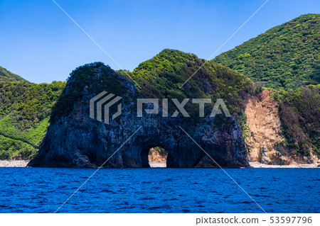 (Shizuoka Prefecture) Nishi Izu / Sennukimon Cruise Coastline / Sennikumon seen from the boat 53597796