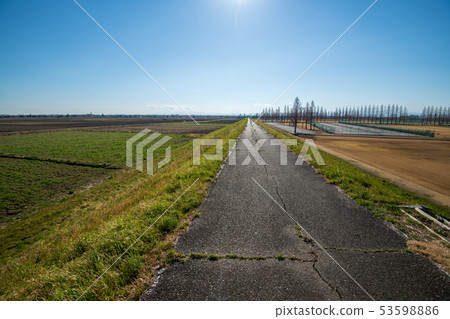 大宮Kenpo地面Shiki市區的看法從埼玉荒川河岸 53598886