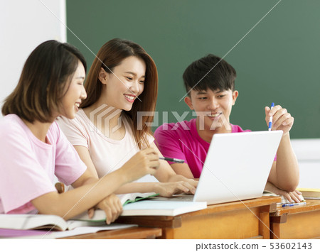 group of  college student discussing in  classroom 53602143