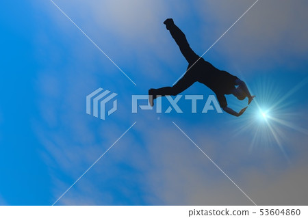 跳在天空中 跳在天空中 53604860