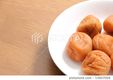 Honey plum (seasoned pickled plum) 53607008