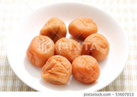 Honey plum (seasoned pickled plum) 53607013
