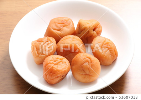 Honey plum (seasoned pickled plum) 53607018