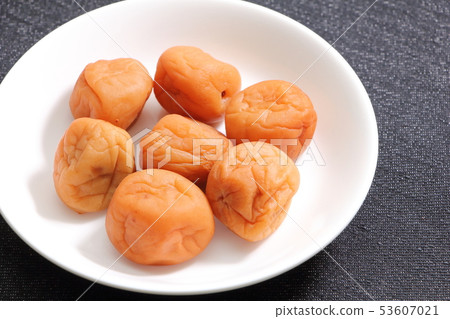 Honey plum (seasoned pickled plum) 53607021
