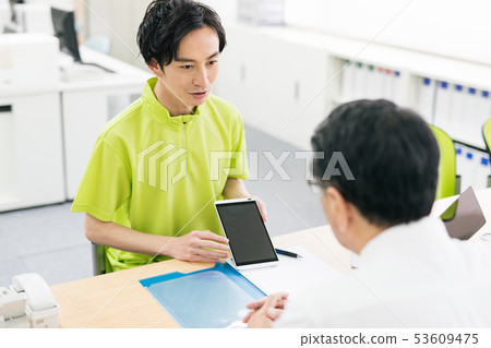 接待櫃檯櫃檯描述健身房護理 接待櫃檯櫃檯描述健身房護理 53609475