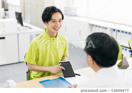 接待櫃檯櫃檯描述健身房護理 接待櫃檯櫃檯描述健身房護理 53609477