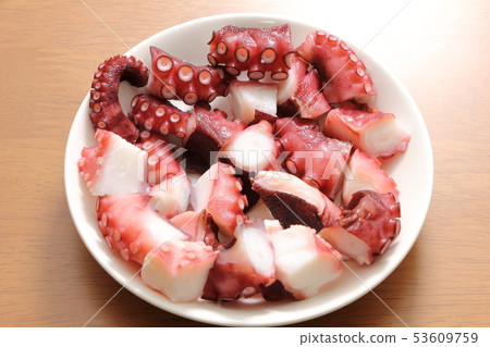 切碎的章魚(煮章魚)。 切碎的章魚(煮章魚)。 53609759