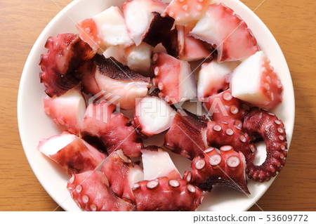 切碎的章魚（煮章魚）。 53609772