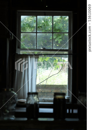 初夏的窗口 初夏的窗口 53610069