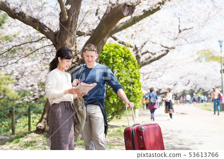 Japanese women who guide French 53613766