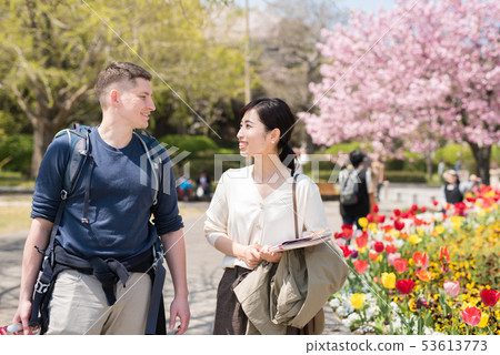 Japanese women who guide French 53613773
