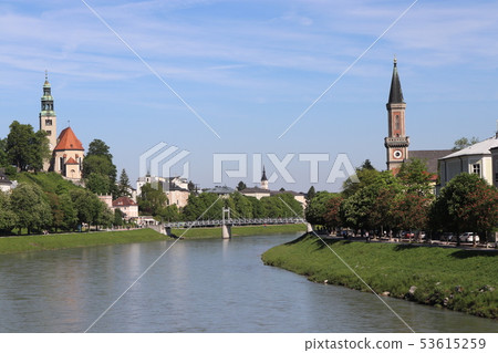 莫扎特的小橋樑和老鎮薩爾茨堡奧地利歐洲 莫扎特的小橋樑和老鎮薩爾茨堡奧地利歐洲 53615259