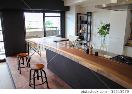 Black walnut 53615979