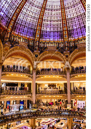 Paris: Galeries Lafayette 53616190