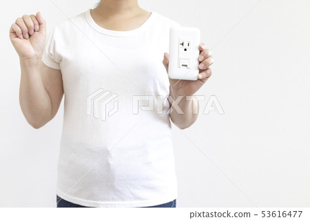 婦女和電費賬單圖像 婦女和電費賬單圖像 53616477