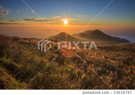 大屯山,日落,臺灣 大屯山,日落,臺灣 53616747