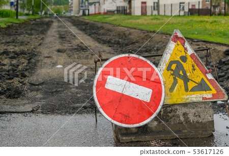 road sign, detour, road repair 53617126