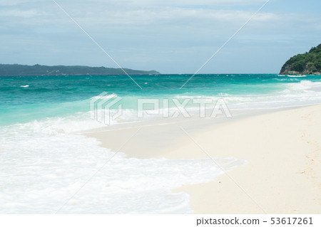 暑假東南亞翡翠海和搖搖欲墜的波浪泡沫 53617261