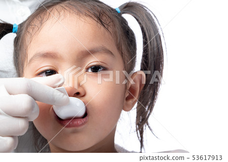 The doctor is entering medicine for girls. The doctor is entering medicine for girls. 53617913