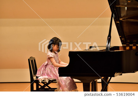 Piano recital 53619004