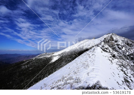 Mt. Kinbosan山脊線和藍天 53619178