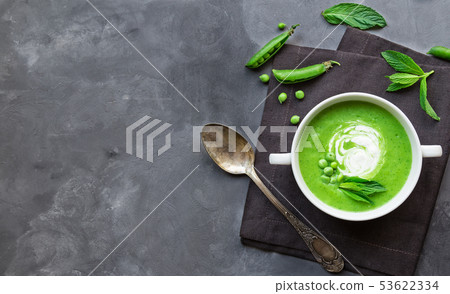 Green pea and mint soup 53622334