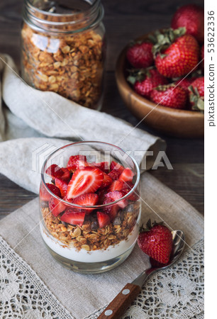 Granola parfait with yogurt and strawberries 53622336